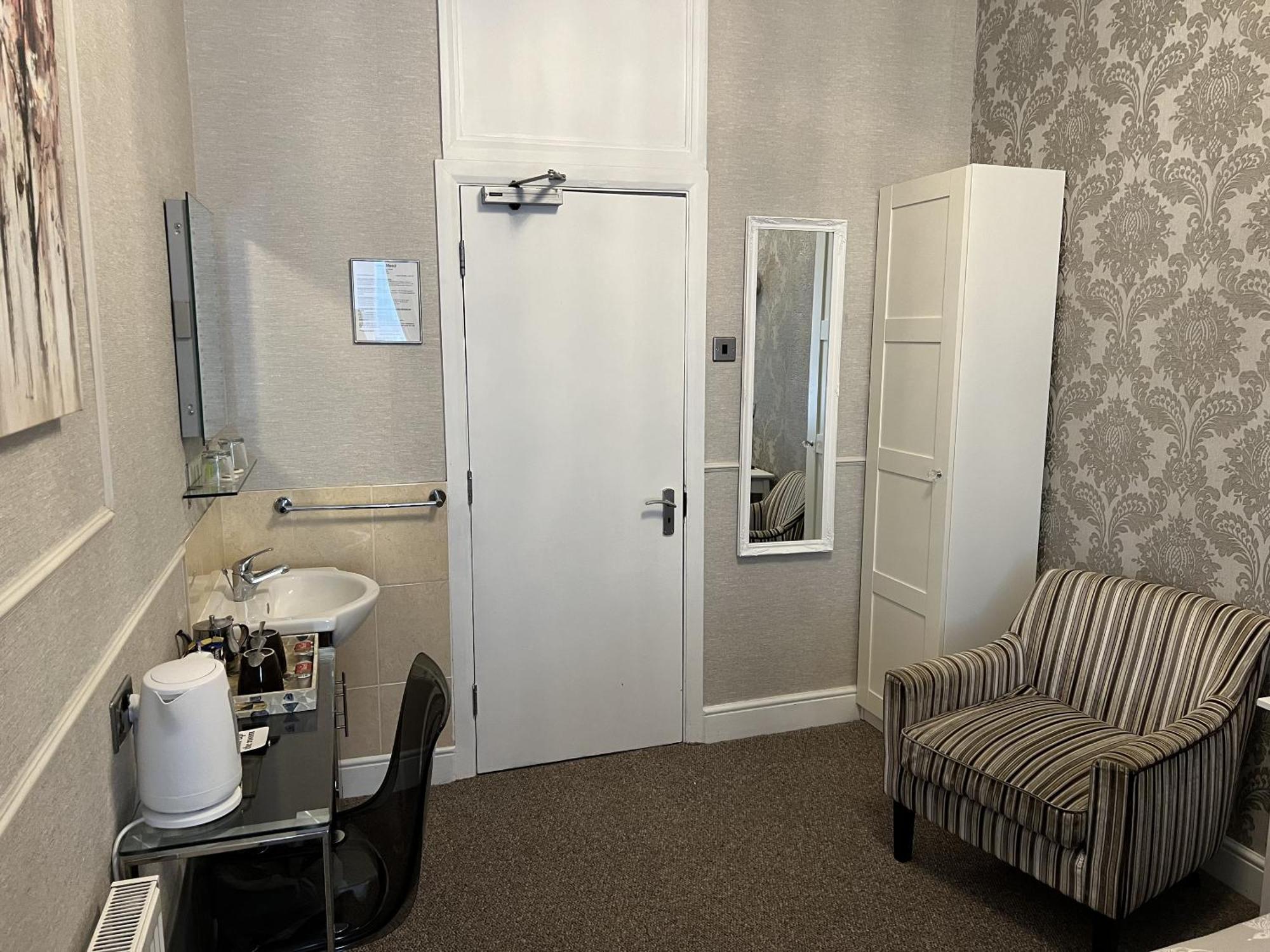 Tanes Hotel Cardiff Rom bilde